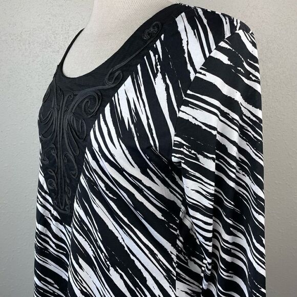 EUC Passports Womens 3/4 Sleeve Zebra Print Top Size L - Picture 4 of 8